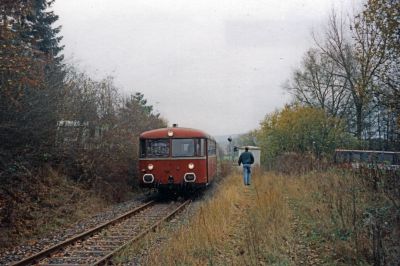 Lumdatalbahn 1999
Schienenbus am Haltepunkt Daubringen  - © Guido Kersten-Köhler
