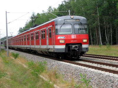 Noch im Regeleinsatz
420 298 und ein weiterer 420 am 21.06.2005 auf dem Weg nach Dietzenbach © Andreas Ritzl
