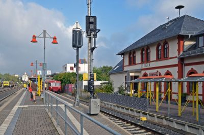 Zum Laurentiusmarkt in Usingen am 11.09.2022 konnten die Besucher mit der OEF-Schienenbusgarnitur anreisen
