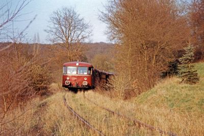 Lumdatalbahn 2001
Schienenbus unterwegs auf der Lumdatalbahn - © Guido Kersten-Köhler
