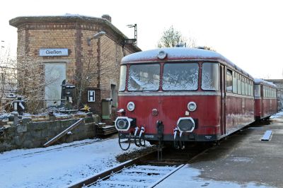 Winterschlaf
Unsere Schienenbusse halten aktuell noch Winterschlaf. Wir hoffen, das wir nach der Coronapandemie wieder mit ihnen unterwegs sein können. © Frank Trumpold
