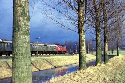 Nachschuss auf den Zug Richtung Nidda am 31.12.1977 bei Reichelsheim.
