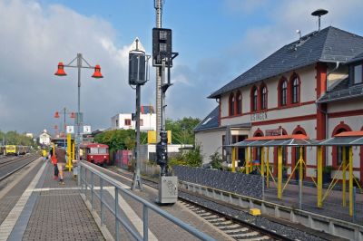 Zum Laurentiusmarkt in Usingen am 11.09.2022 konnten die Besucher mit der OEF-Schienenbusgarnitur anreisen
