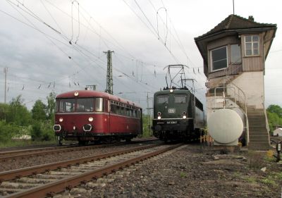 Am Stellwerk Grf in Gießen am 06.05.2012
Bundesbahn-Klassiker: 798 829 und 141 228 der ME Darmstadt - (c) Frank Trumpold
