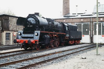 DR-Neubaudampflok bei der Historischen Eisenbahn Frankfurt am Main im Oktober 1983 - © Dietmar König, Sammlung Frank Trumpold
