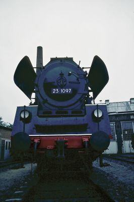 Charakter-Kopf der DR-Neubaulok 23 1097 bei der Historischen Eisenbahn Frankfurt am Main im Oktober 1983 - © Dietmar König, Sammlung Frank Trumpold
